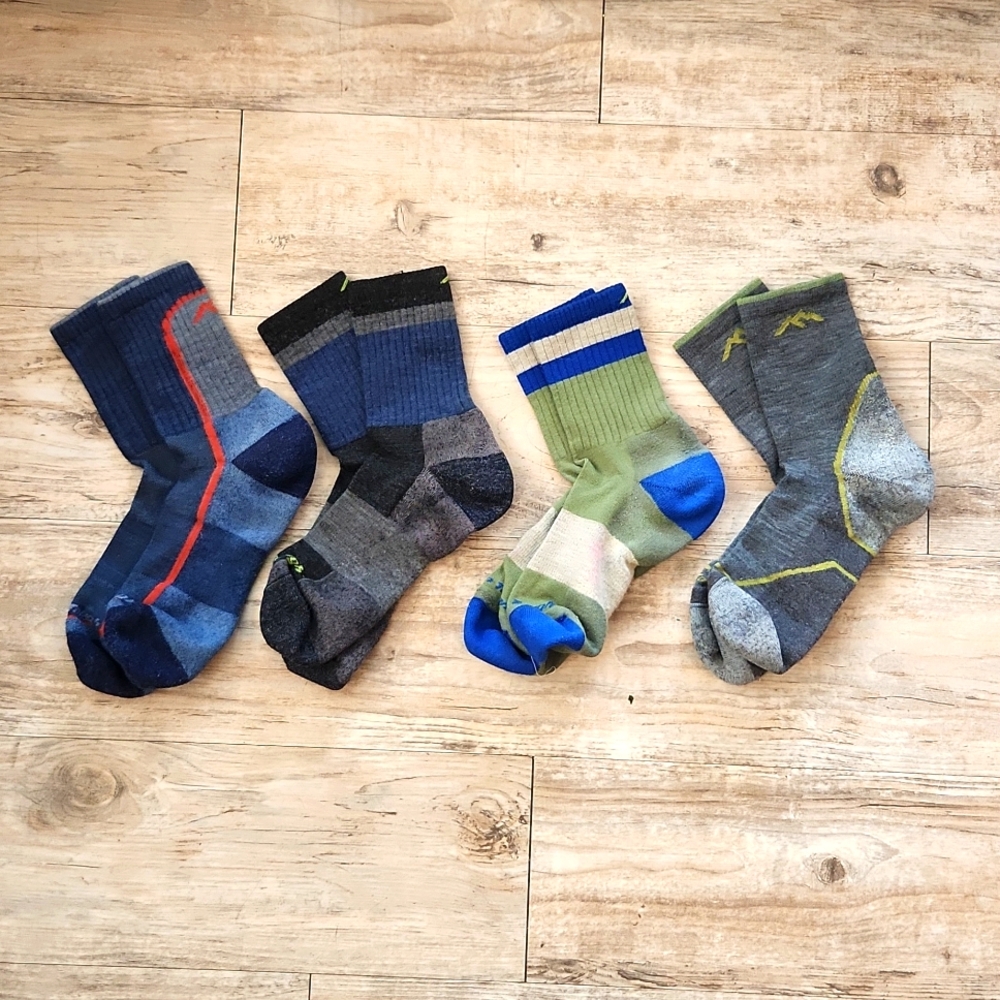 4 pairs of Darn Tough Light Hiker socks.